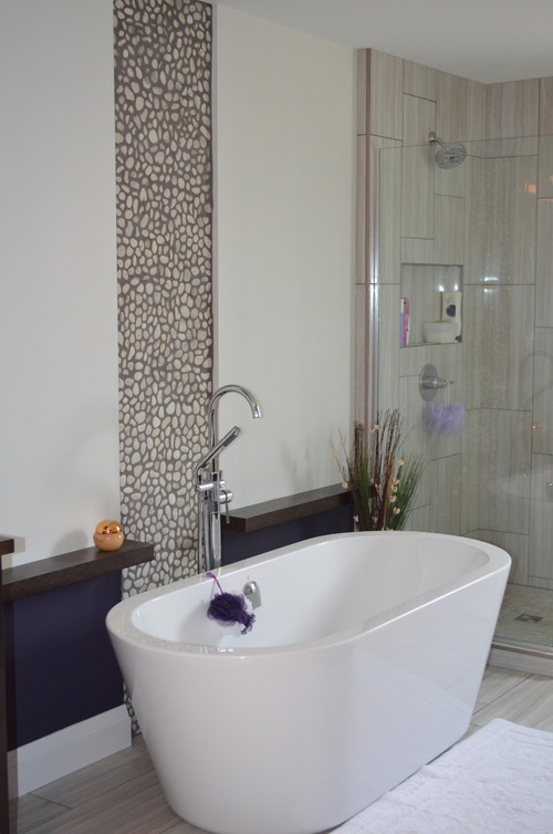 Tranquil Freestanding Tub with Chrome Fixtures