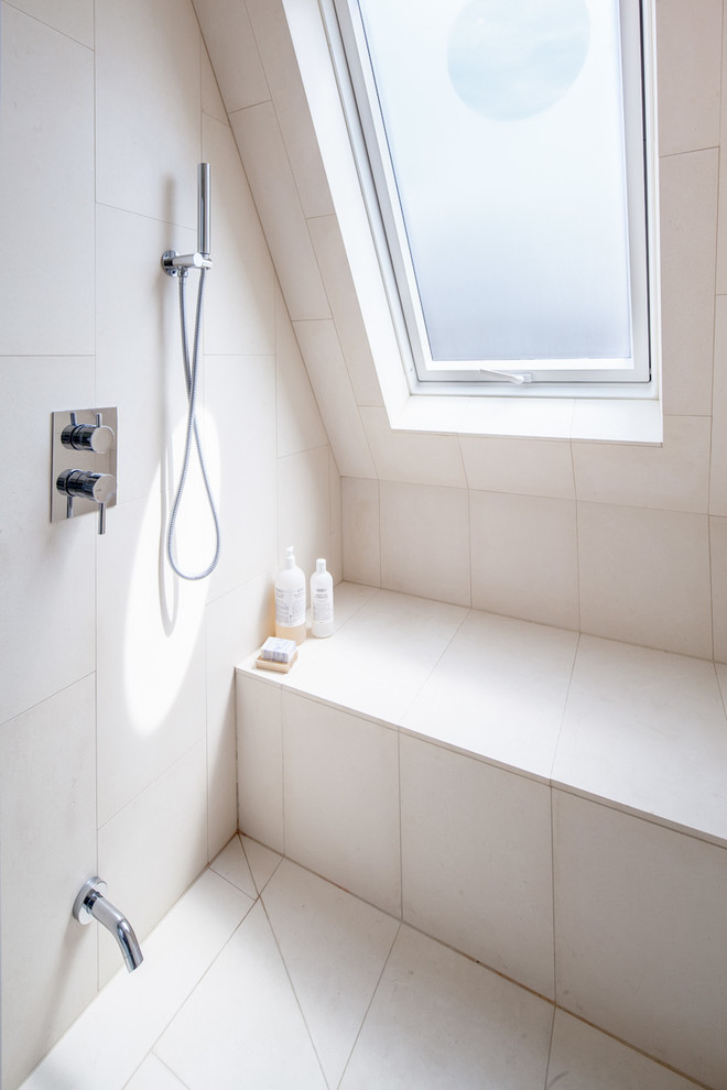 Delaware Contemporary Bathroom Toronto by Wanda Ely Architect