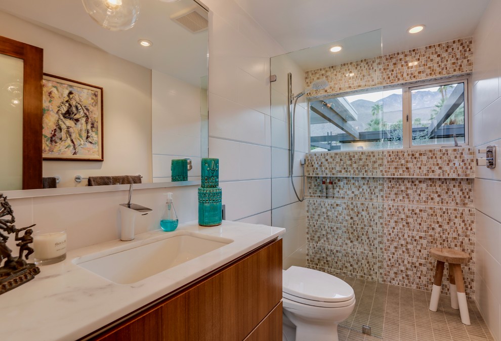 Bathroom - 1950s bathroom idea in Los Angeles