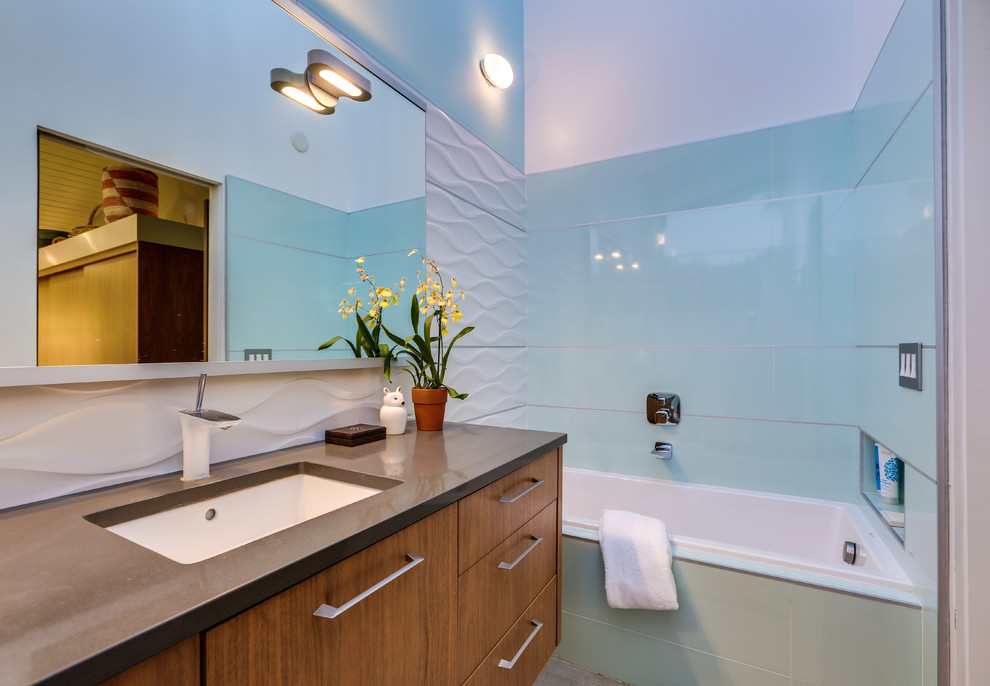 ロサンゼルスにあるミッドセンチュリースタイルのおしゃれな浴室の写真