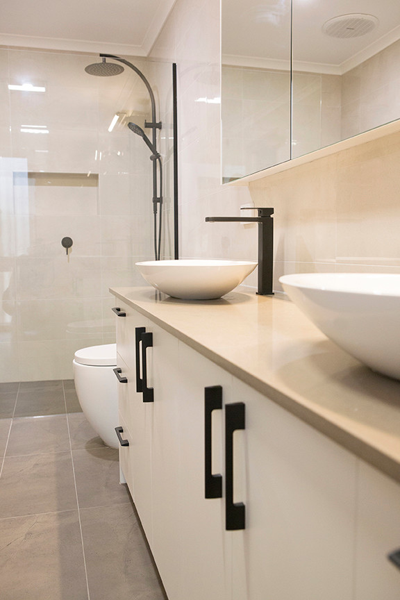 Design & Renovation large Modern Bathroom Modern Bathroom Melbourne by Bathtime