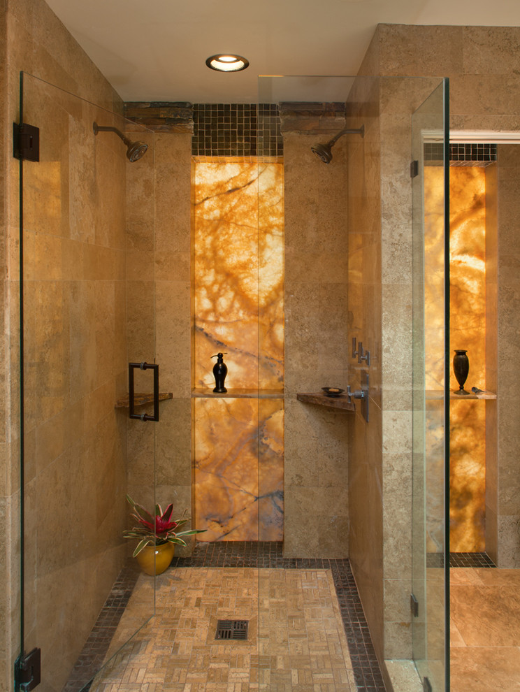Exemple d'une grande salle de bain principale tendance en bois foncé avec un placard à porte plane, une baignoire posée, une douche ouverte, un carrelage beige, un carrelage noir et blanc, des dalles de pierre, un mur beige, un sol en carrelage de céramique, un lavabo encastré et un plan de toilette en marbre.