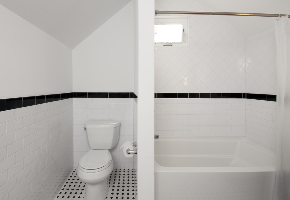 Exempel på ett klassiskt badrum, med tunnelbanekakel