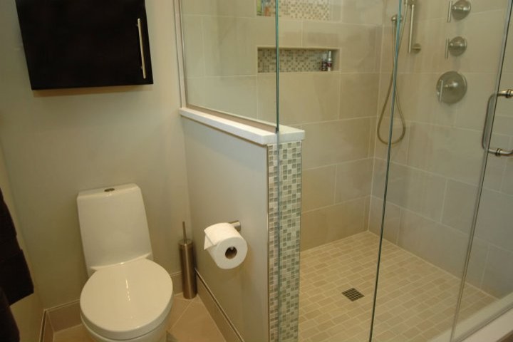 Example of a classic bathroom design in DC Metro