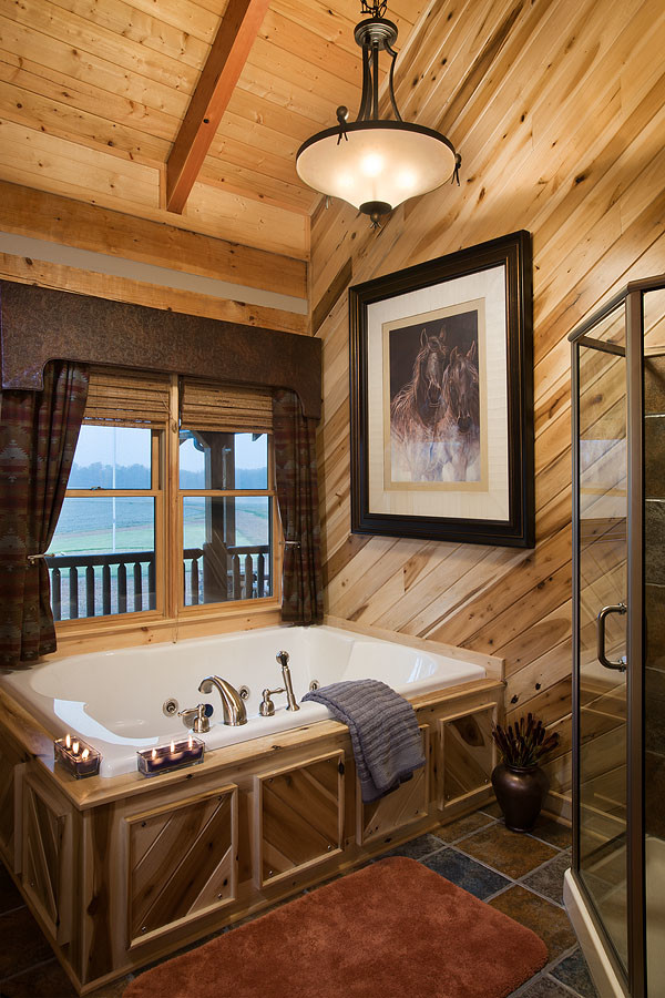 На фото: главная ванная комната среднего размера в стиле рустика с гидромассажной ванной, угловым душем и полом из сланца с