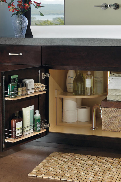 Linen Closet - Organization - Diamond Cabinetry