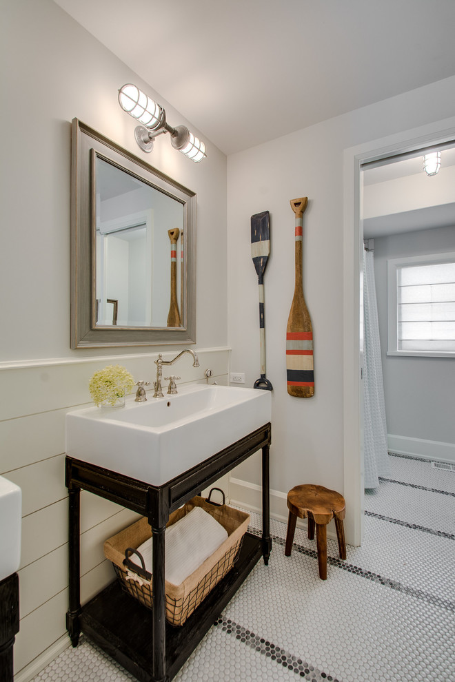 Example of a beach style bathroom design in Chicago