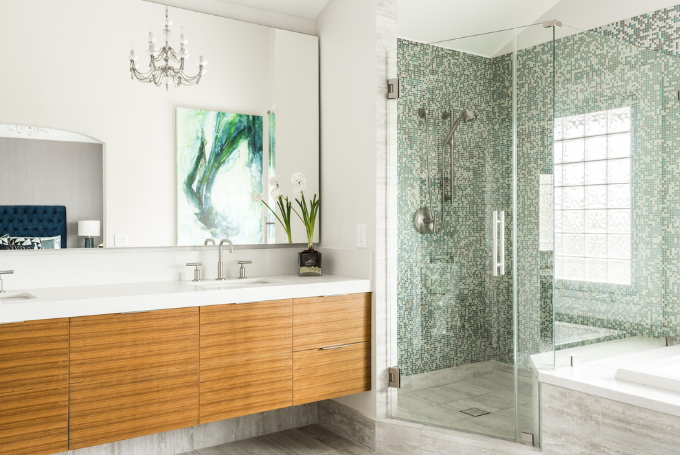 На фото: ванная комната в современном стиле с угловым душем, разноцветной плиткой, белыми стенами, столешницей из кварцита и душем с распашными дверями с