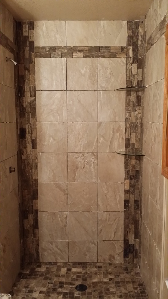 Idee per una piccola stanza da bagno con doccia moderna con doccia ad angolo