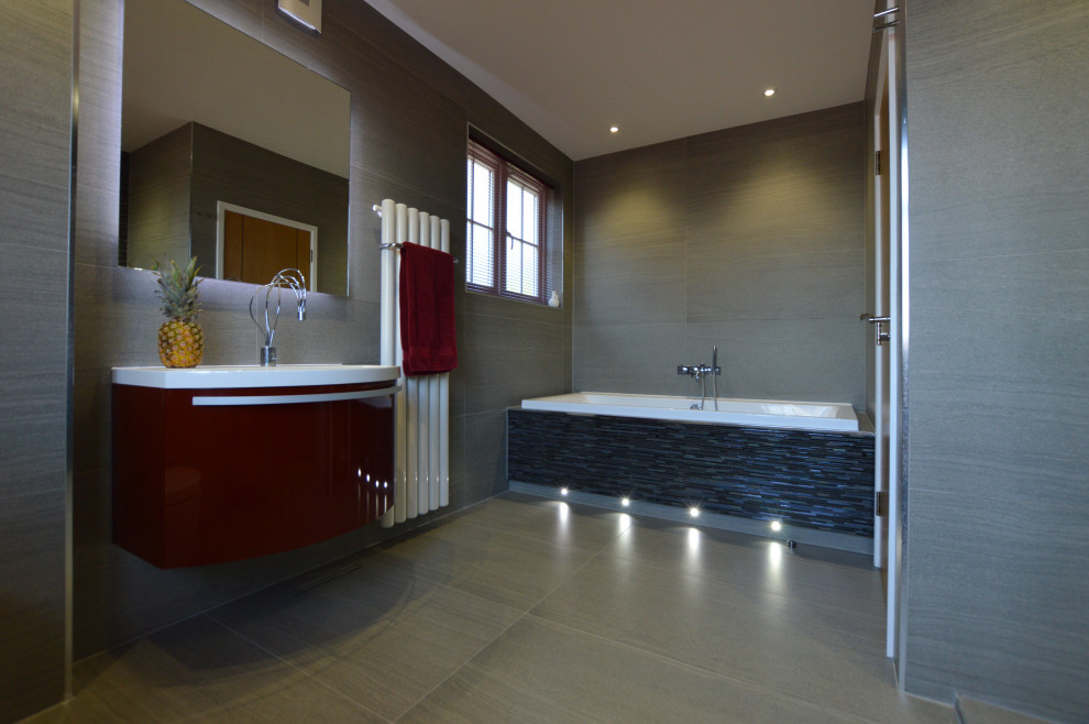 Dollis Hill Lane, London, NW2 Modern Bathroom London by Silke