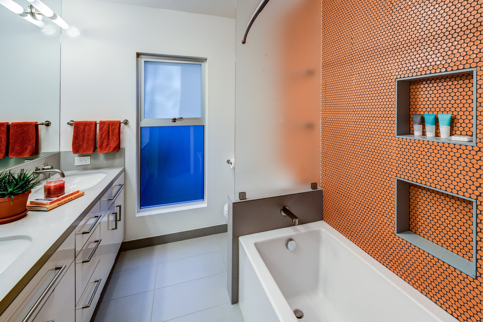 Идея дизайна: ванная комната в современном стиле с врезной раковиной, плоскими фасадами, белыми фасадами, оранжевой плиткой и белыми стенами