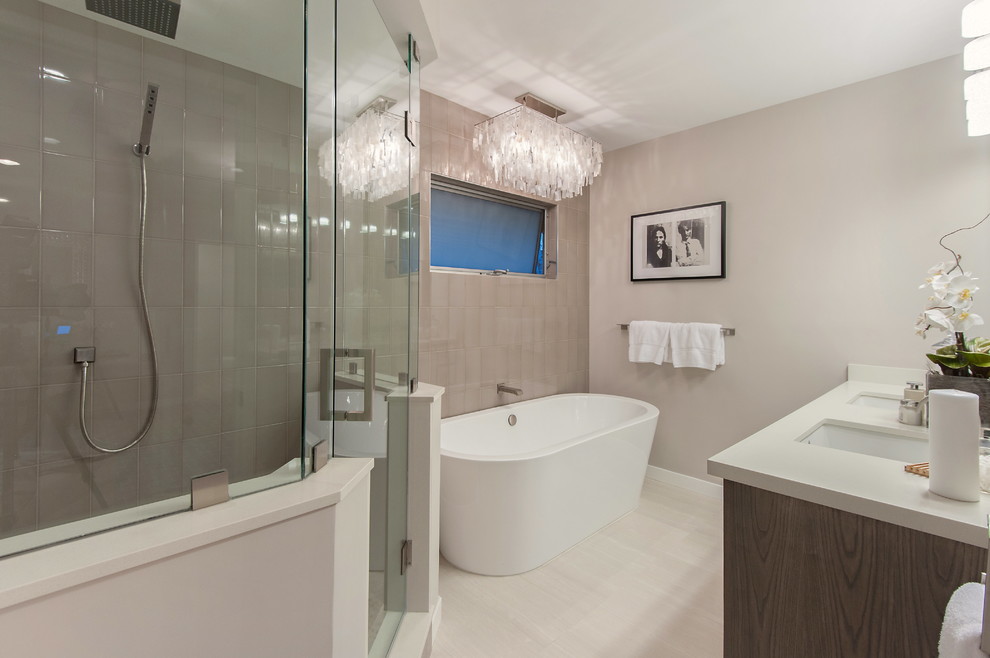Inspiration for a transitional bathroom remodel in Los Angeles