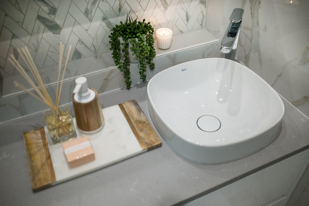 Doncaster East Statuario Gold Modern Bathroom Melbourne by