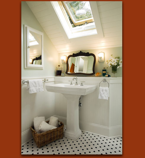ポートランドにあるトラディショナルスタイルのおしゃれな浴室の写真