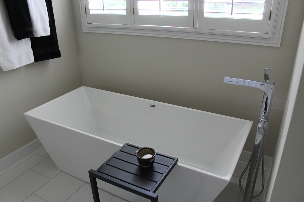 Door Style Sterling 275 Species Paint Grade Finish White paint