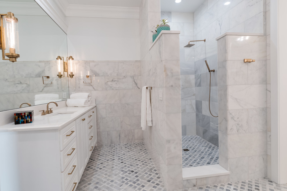 Cette photo montre une très grande salle de bain principale chic avec des portes de placard blanches, une baignoire indépendante, une douche ouverte, aucune cabine, un plan de toilette blanc, un placard avec porte à panneau encastré, un carrelage gris, du carrelage en marbre, un mur blanc, un sol en marbre, un lavabo encastré et un plan de toilette en quartz.