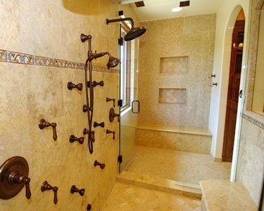 Exemple d'une salle de bain méditerranéenne.