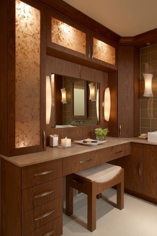 На фото: ванная комната в современном стиле с плоскими фасадами и темными деревянными фасадами