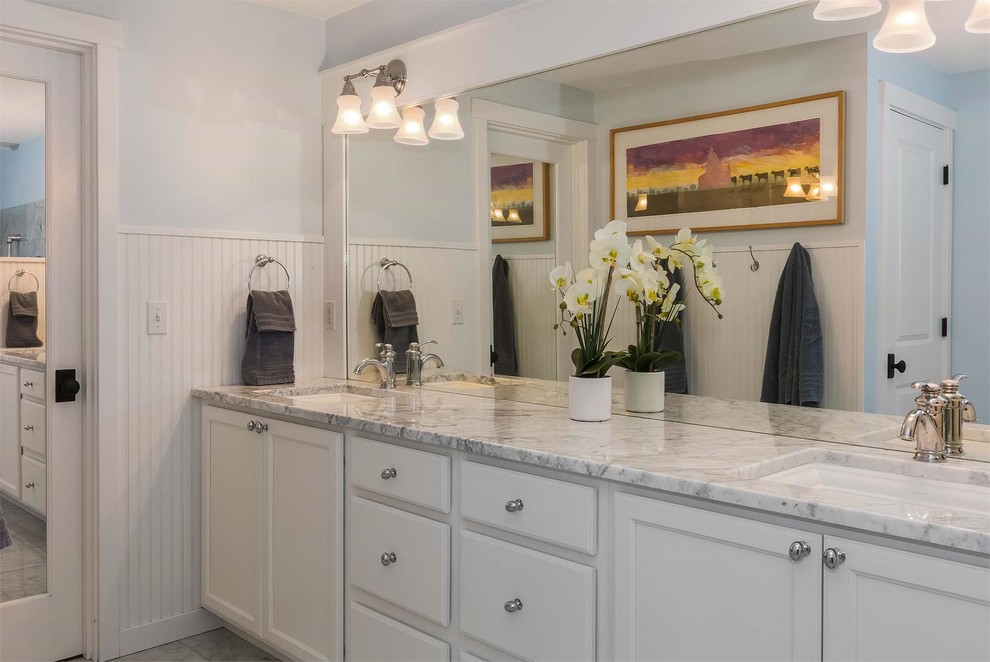 Downtown Harbor Living Craftsman Salle de Bain Seattle par Hutchins Real Estate