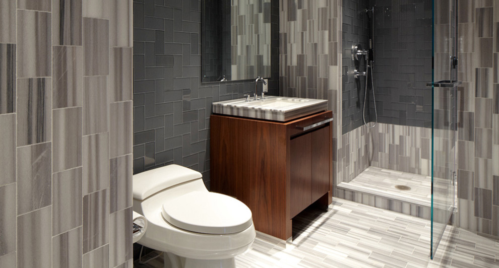 Example of an eclectic bathroom design in Milwaukee