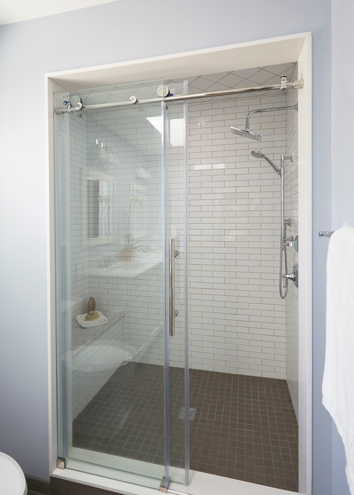 Example of a mid-sized transitional master porcelain tile and white tile porcelain tile alcove shower design in Chicago with blue walls, an undermount sink, shaker cabinets, white cabinets, marble countertops and a two-piece toilet