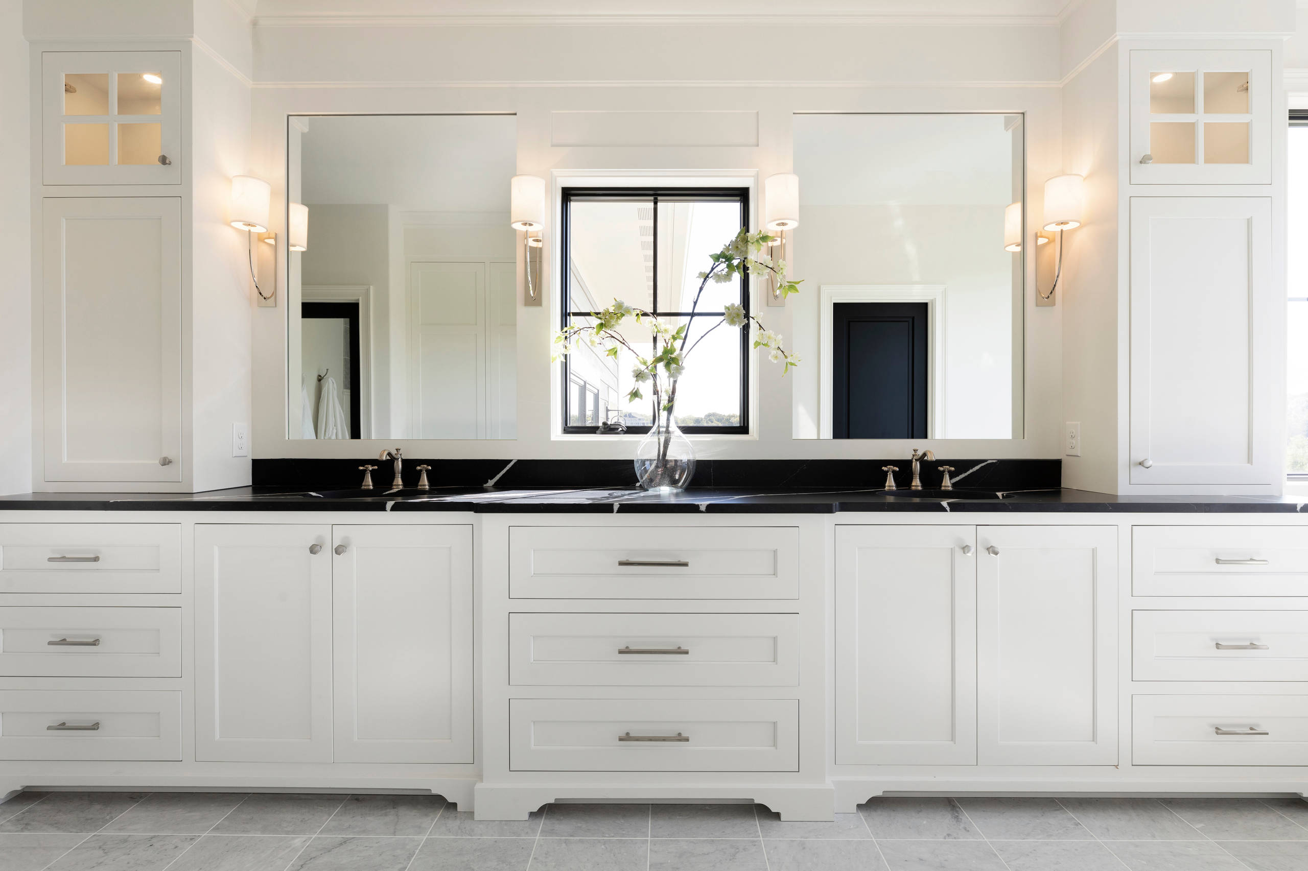 13 Inspiring Black & White Bathroom Ideas - Kitchen Cabinet Kings