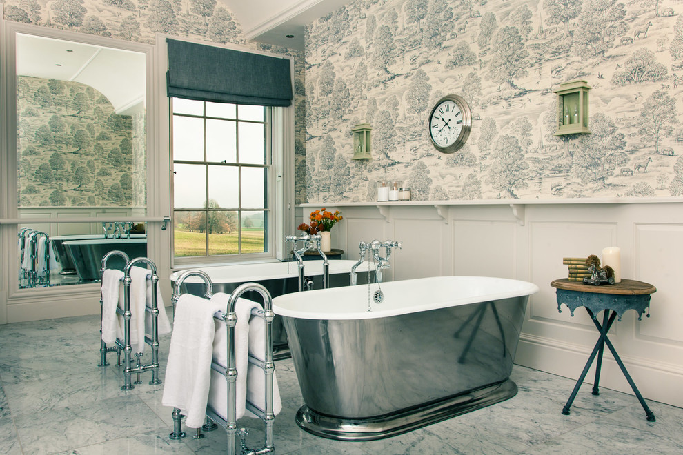 Inspiration for a country bathroom remodel in London