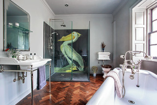 Modern Meets Eclectic in This Amazing Bath Remodel  Jaboneras para baño,  Esquineros para baños, Repisas de vidrio