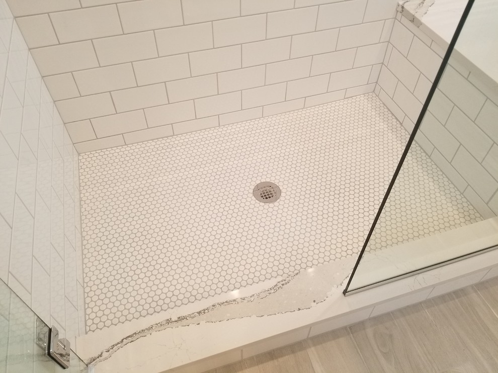 Example of a mid-sized transitional master white tile and ceramic tile porcelain tile and gray floor alcove shower design in Columbus with flat-panel cabinets, white cabinets, a two-piece toilet, green walls, an undermount sink, quartz countertops and a hinged shower door