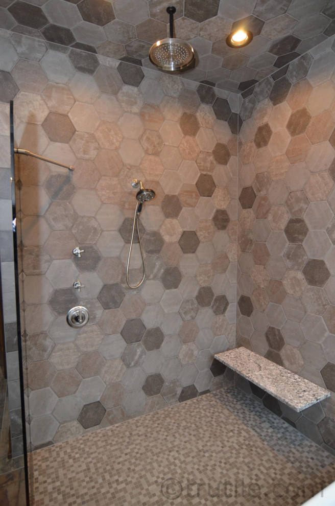 Esempio di una stanza da bagno stile rurale con zona vasca/doccia separata