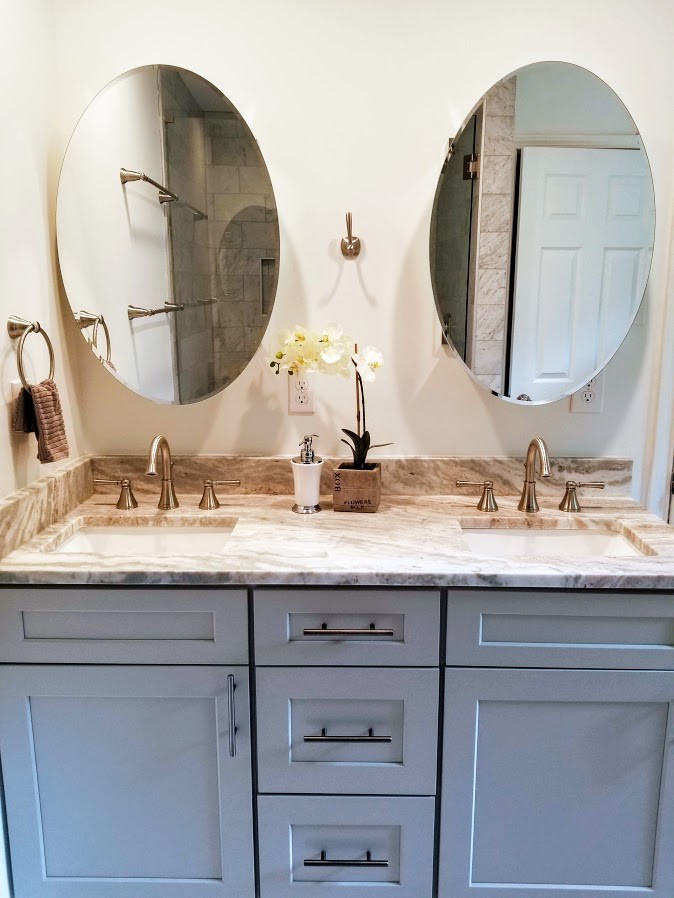 Mid-sized trendy master bathroom photo in Miami with shaker cabinets, gray cabinets, white walls, an undermount sink, granite countertops and gray countertops