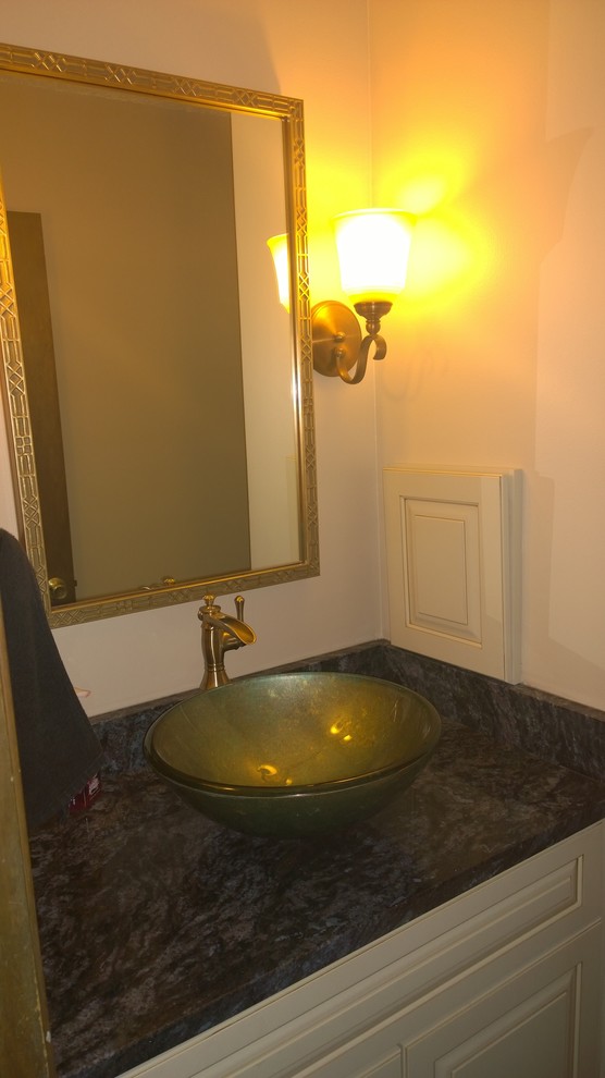 Bathroom - traditional bathroom idea in Chicago
