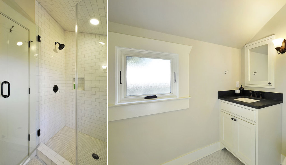 Klassisk inredning av ett badrum, med ett undermonterad handfat, luckor med infälld panel, vita skåp, granitbänkskiva, en öppen dusch, vit kakel och tunnelbanekakel