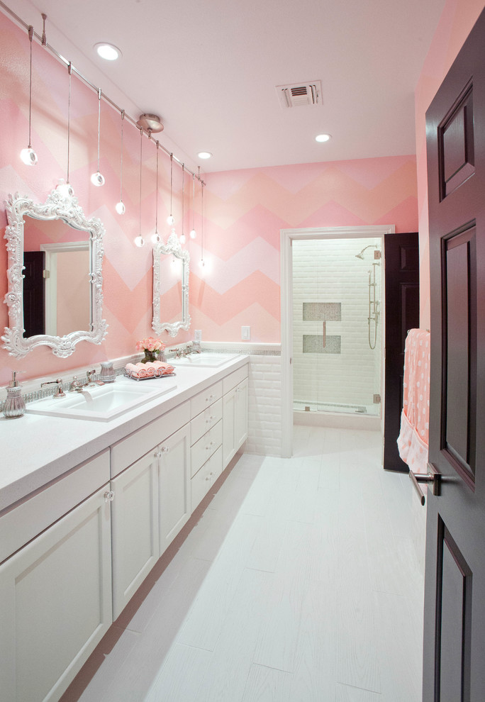 ラスベガスにあるトランジショナルスタイルのおしゃれな浴室の写真