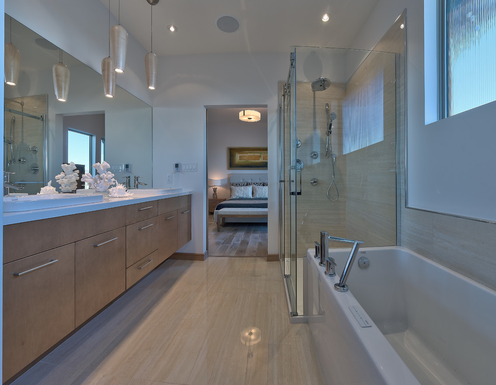 Cette photo montre une salle de bain principale tendance en bois clair de taille moyenne avec un placard à porte plane, un plan de toilette en quartz modifié, une baignoire posée, une douche d'angle, un carrelage beige, des carreaux de porcelaine et un sol en carrelage de porcelaine.