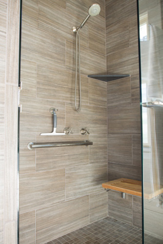 Immagine di una stanza da bagno con doccia moderna di medie dimensioni con doccia alcova