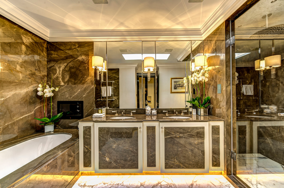 На фото: главная ванная комната в классическом стиле с полновстраиваемой ванной, душем в нише, коричневой плиткой, врезной раковиной и душем с распашными дверями