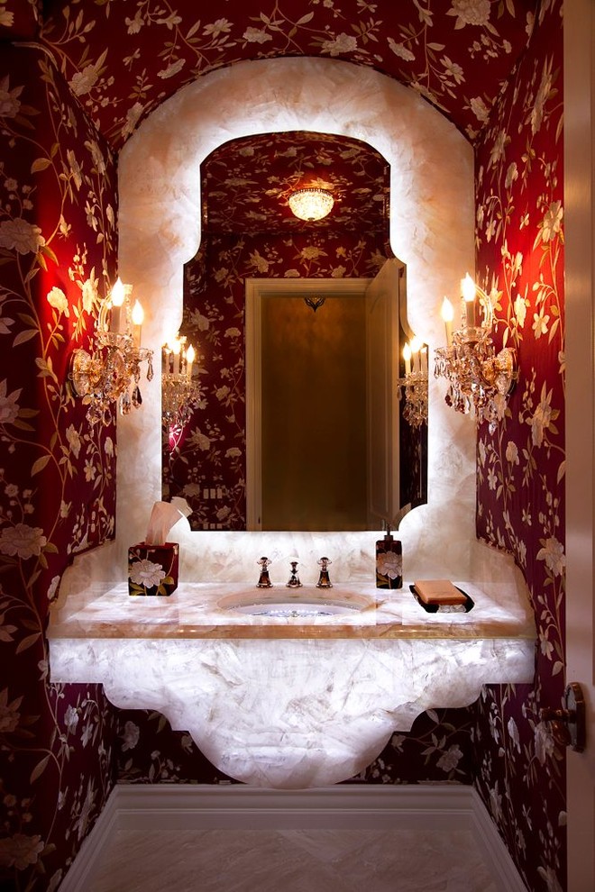 Пример оригинального дизайна: ванная комната: освещение в стиле фьюжн с врезной раковиной