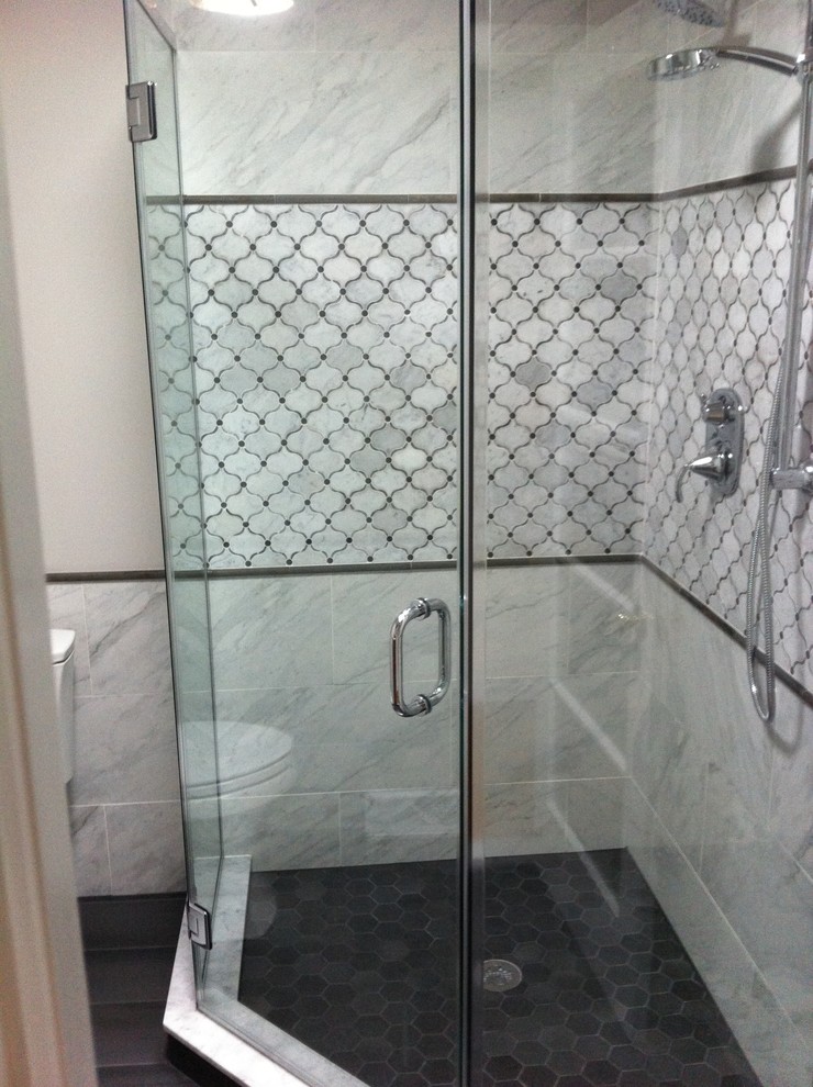 Idee per una stanza da bagno boho chic con top in granito, piastrelle grigie, piastrelle in gres porcellanato e pavimento in gres porcellanato