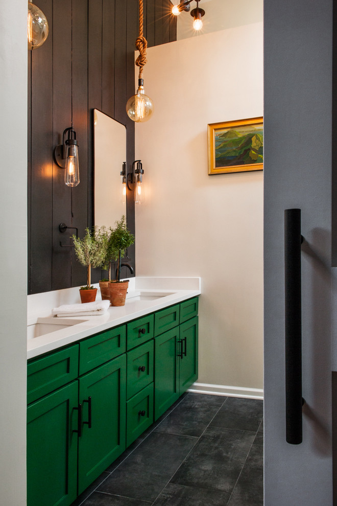 На фото: главная ванная комната среднего размера в стиле фьюжн с фасадами в стиле шейкер, зелеными фасадами, душевой комнатой, черной плиткой, бежевыми стенами, полом из керамогранита, столешницей из кварцита, серым полом и душем с распашными дверями