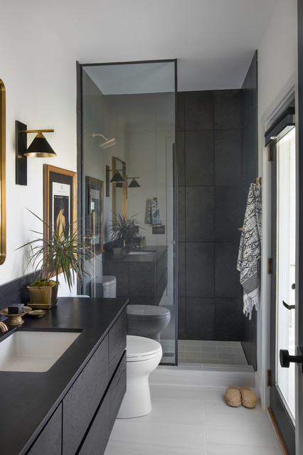 Eclectic Guest Bathroom With Large Black Tile Contemporaneo Stanza