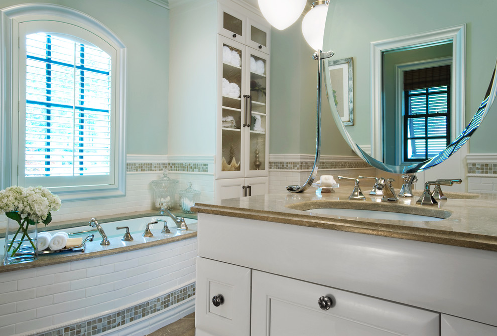 Идея дизайна: главная ванная комната в стиле фьюжн с стеклянными фасадами, белыми фасадами, ванной в нише, душем в нише, разноцветной плиткой, плиткой кабанчик, синими стенами, мраморным полом, врезной раковиной, столешницей из гранита, бежевым полом и душем с распашными дверями