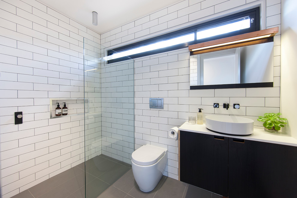 Example of a minimalist bathroom design in Melbourne