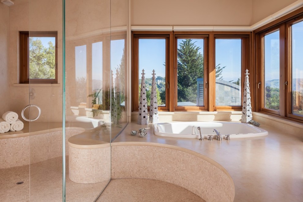 На фото: главная ванная комната среднего размера в современном стиле с полновстраиваемой ванной, душем без бортиков и полом из керамогранита с