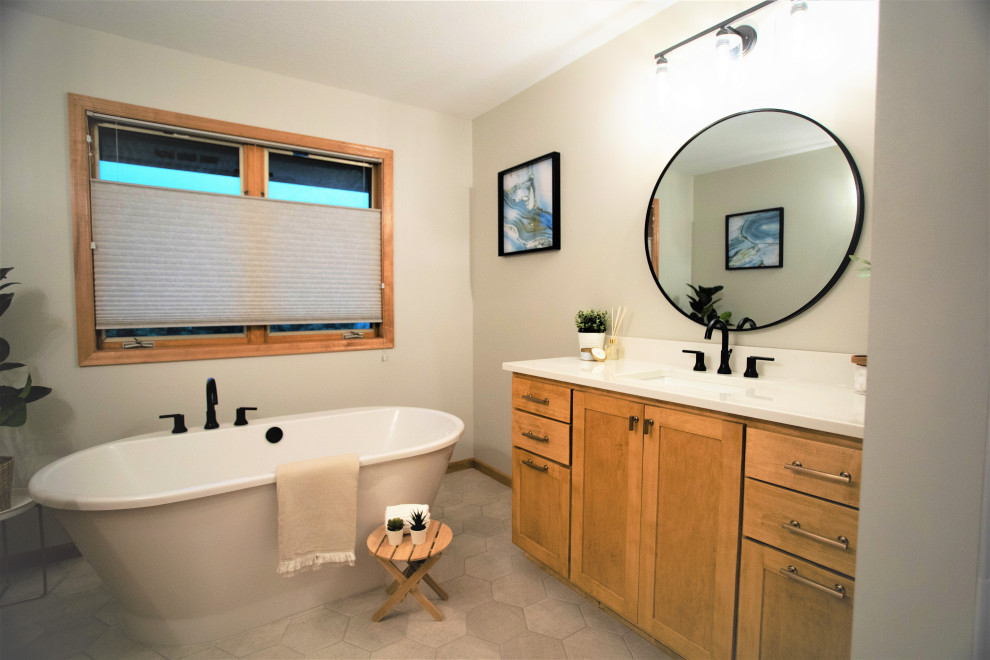 Example of a transitional master ceramic tile ceramic tile and single-sink bathroom design in Minneapolis with shaker cabinets, medium tone wood cabinets, an undermount sink, quartz countertops, a hinged shower door, white countertops and a freestanding vanity