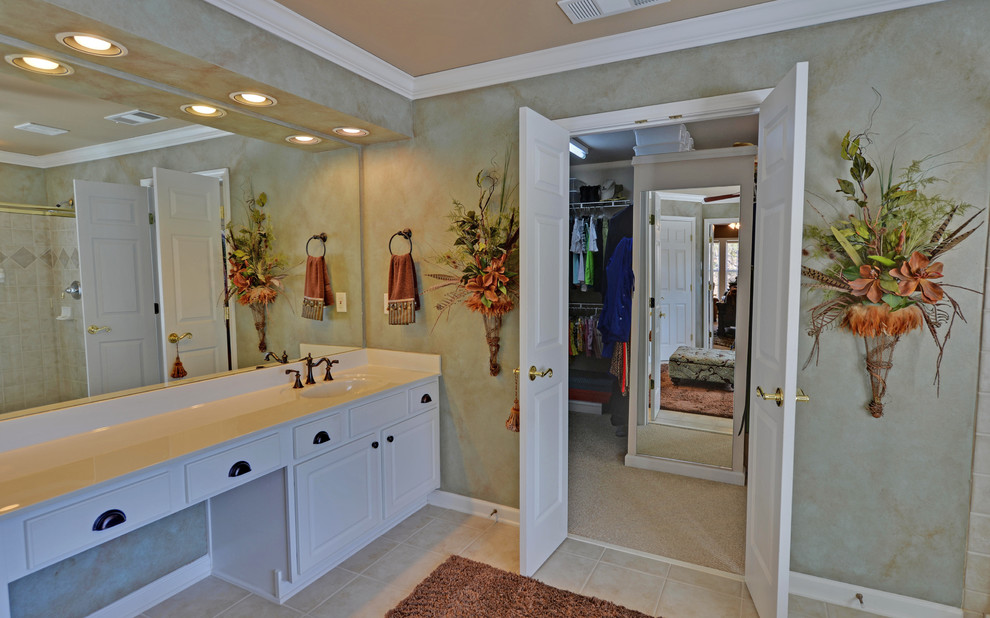Edinburgh Custom Homes Suwanee, Traditional Bathroom