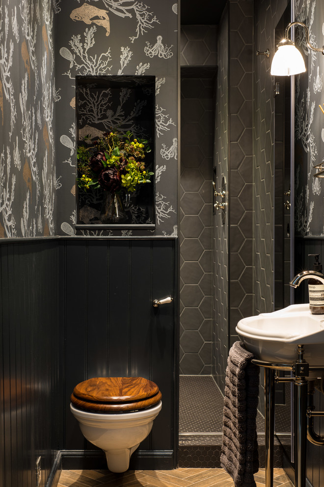 На фото: ванная комната в стиле неоклассика (современная классика) с серой плиткой, разноцветными стенами, душевой кабиной, консольной раковиной и инсталляцией