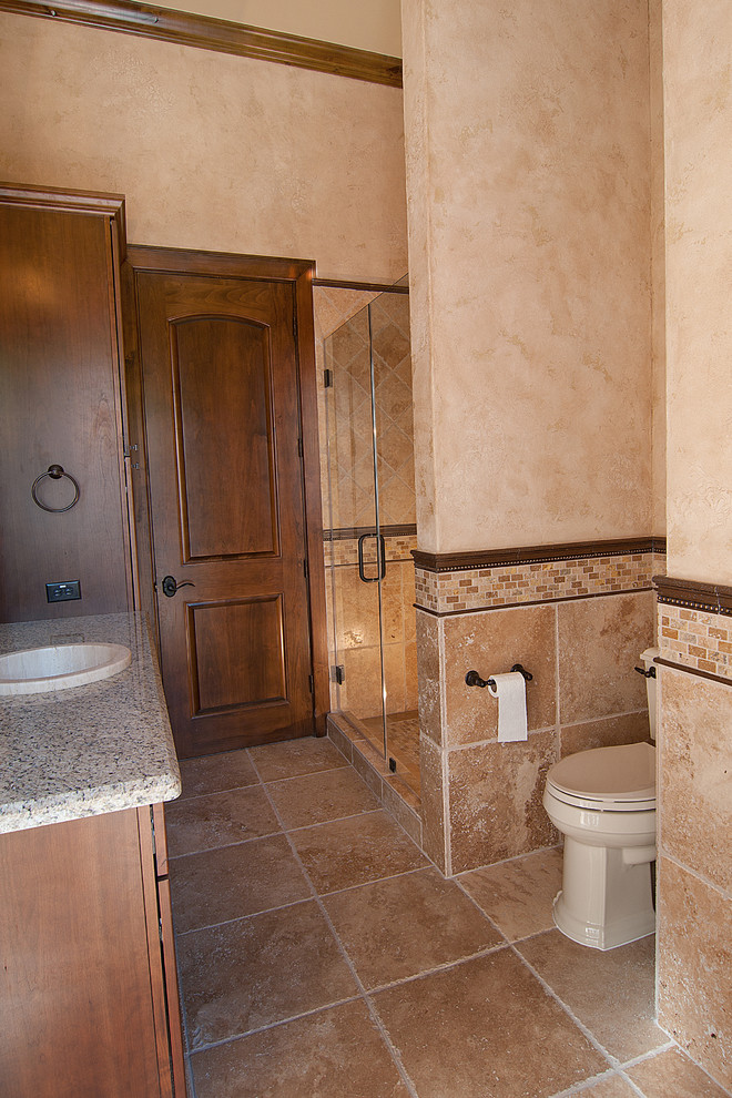 ヒューストンにある地中海スタイルのおしゃれな浴室の写真