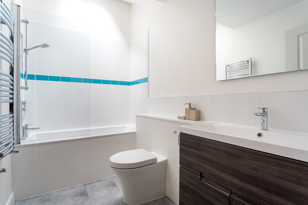 This is an example of a contemporary bathroom in London.