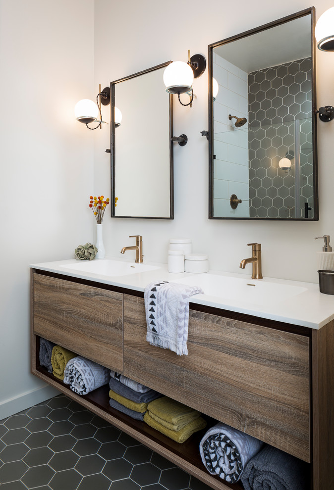 На фото: ванная комната в стиле неоклассика (современная классика) с плоскими фасадами, темными деревянными фасадами, белыми стенами, врезной раковиной, серым полом и белой столешницей